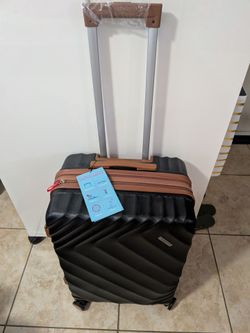 Unused 27 inch roller suitcase