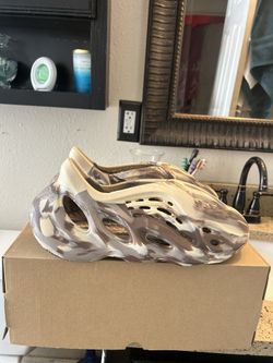 Foam runners size 10 Deadstock 
