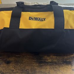 NEW DeWalt Bag 19x12 In 
