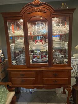 Traditional China Cabinet (CUPS AND PLATES NOT INCLUDED )