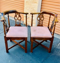 Must sell!!  Chippendale mahogany hickory chair company corner chairs.