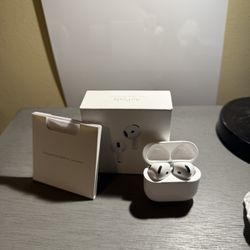 Apple AirPod 4 with active noice cancellation 