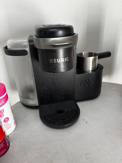 Keurig coffee maker with froth attachment