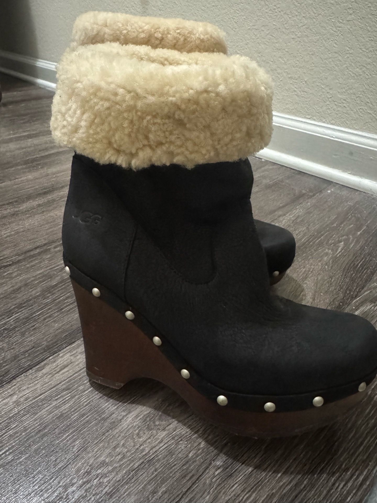 Women’s UGGs Carnegie