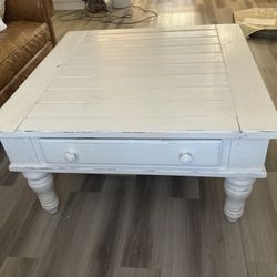Bassett coffee Table 