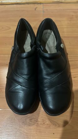 Women’s size 10 Clark’s, black, closed dress shoe