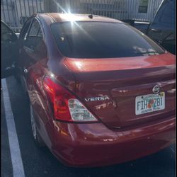 2011 Nissian Versa! Selling Cheap 