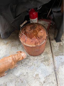 Vintage water : oil tank