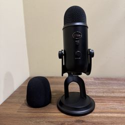 🔥 Blue Yeti USB Microphone – Blackout Edition – Great Condition w/ Mic Cover – Open to Offers
