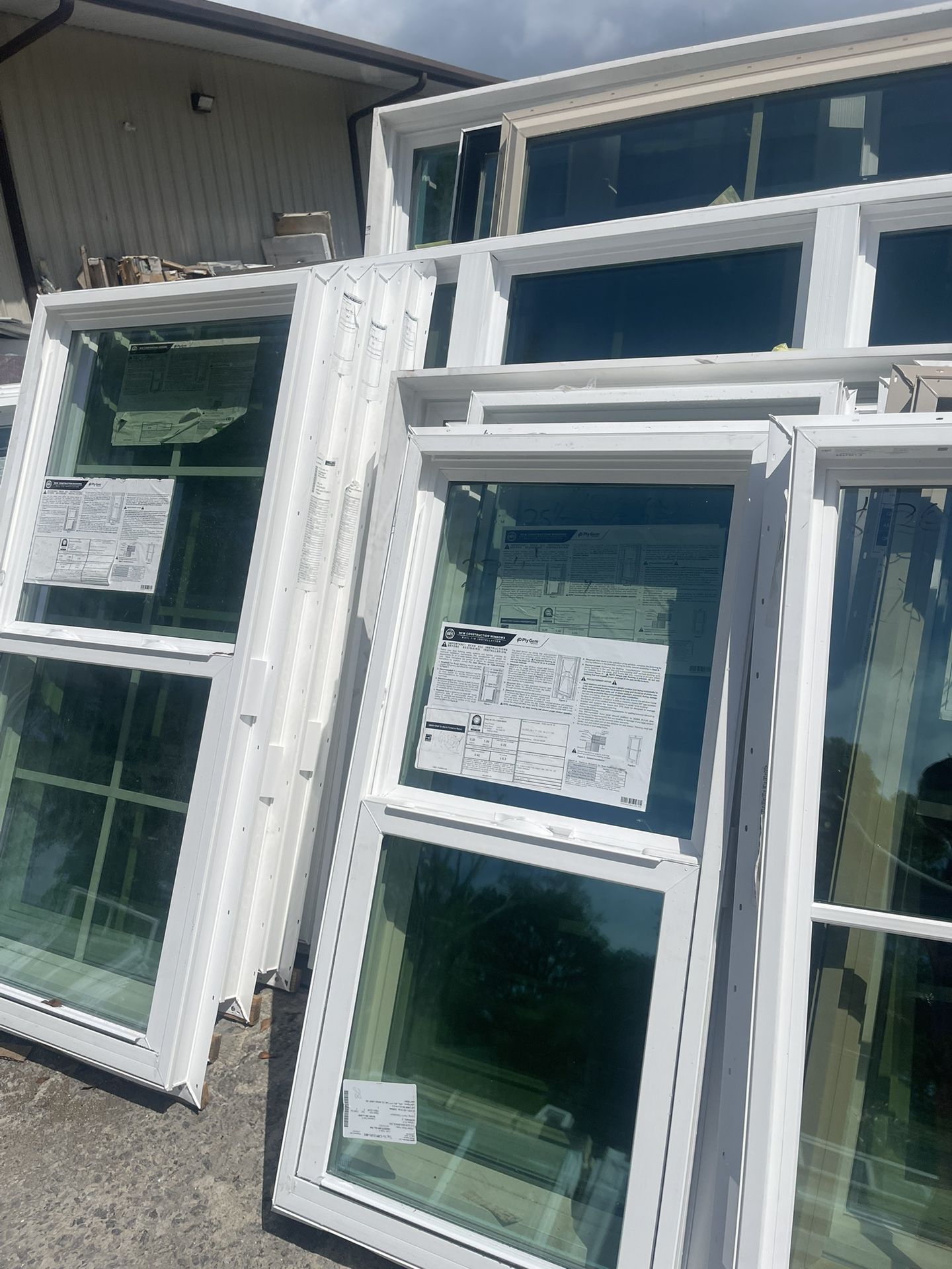 Windows 35 x 47,27 x 61, 29 x 61, 30 x 48,23 x53