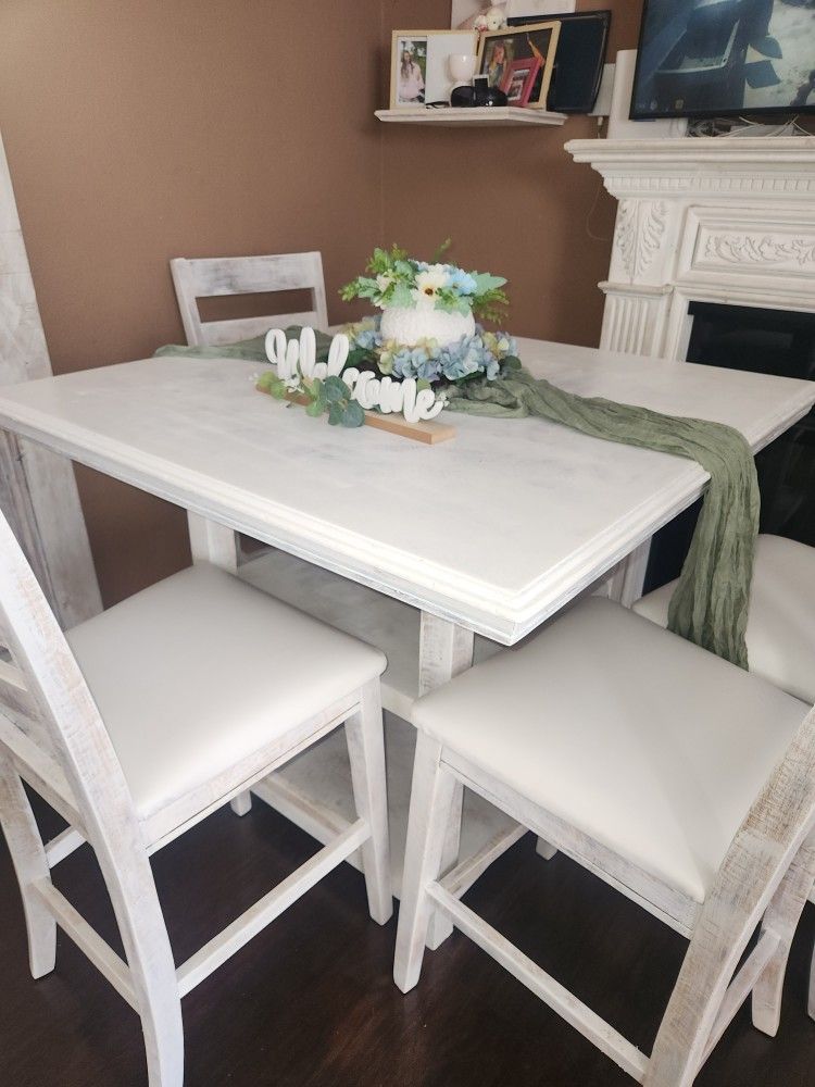 Dinning Table 4 Chairs 