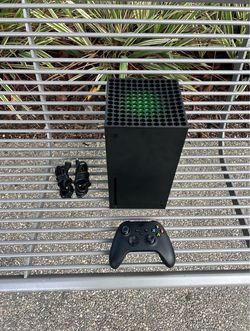 Xbox Series X – Excellent Condition w/ Controller & Cables