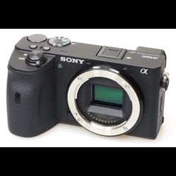 Sony Alpha a6600 Mirrorless Digital Camera Body + 2 LENSES