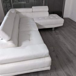 New White Sectional Couch ! Free Delivery 🚚 ! Financing Available  ! 