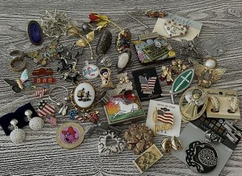 Misc. jewelry lot; earrings, rings, pendants, pins etc… $20 for the lot