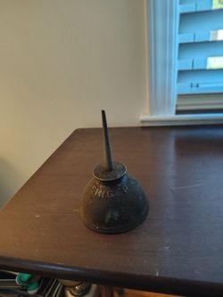 Antique oil can very very nice item