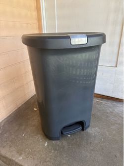 Hefty trash can