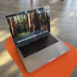 2019 13" MacBook Pro Core i5 8GB Ram 512SSD! 90 day warranty! We offer financing!