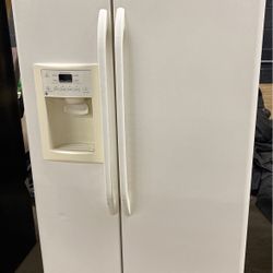 GE Refrigerator Side By Side Beige Color    Habló Español 