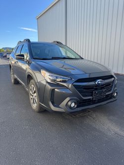 2024 Subaru Outback Premium AWD Low  Miles