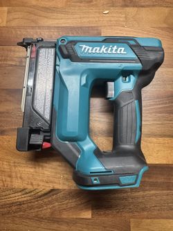 Makita 18V LXT Lithium-lon 23-Gauge Cordless Pin Nailer (Tool-Only)