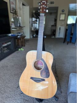 Yamaha FG700S Acoustic Guitar w/strap Like New
