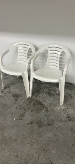 plastic chairs 2 plastic chairs