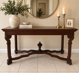 Elegant Solid Wood Carved Console / Entryway Table – Vintage Style