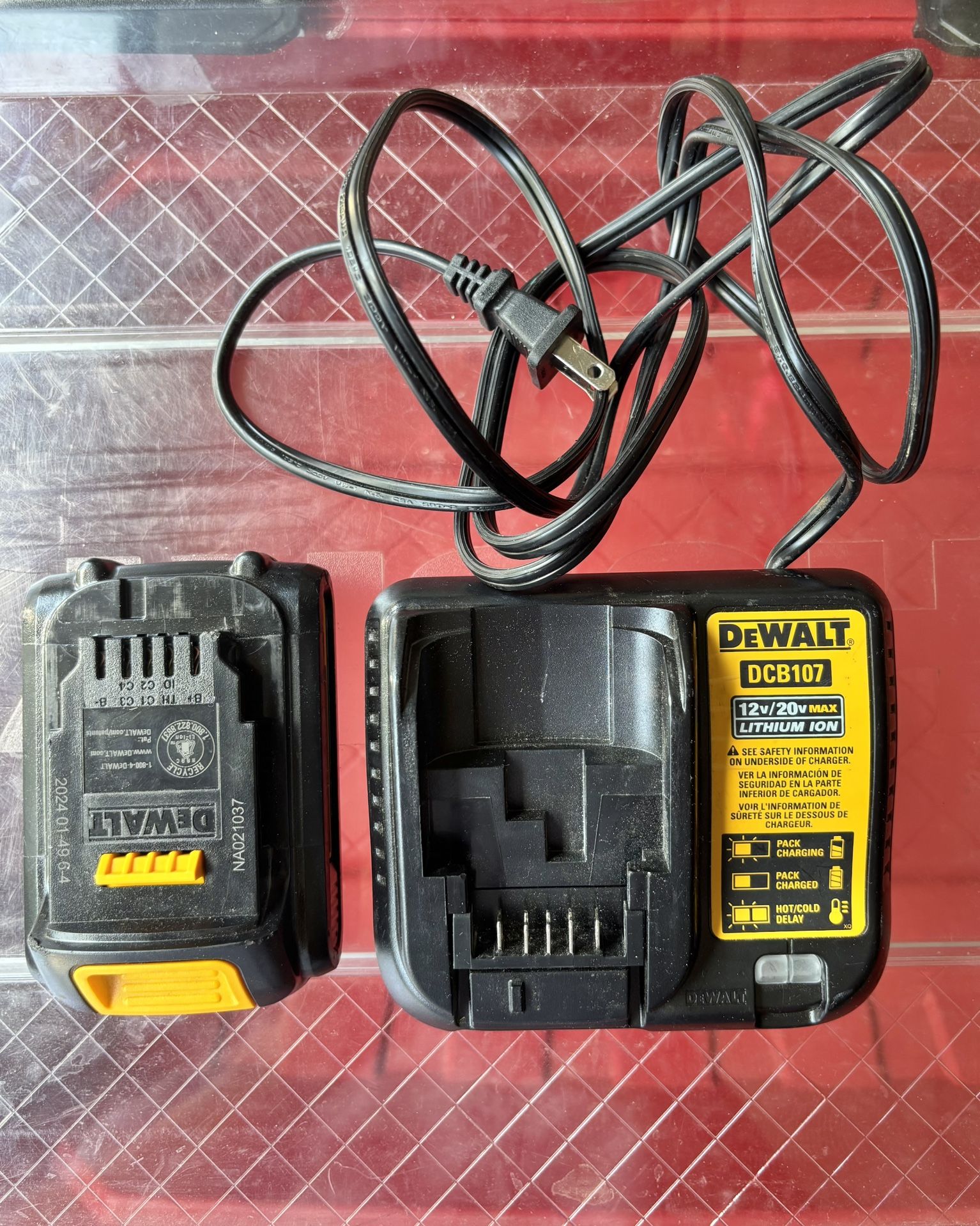 DeWalt Battery charger DCB107 + Battery DCB201 Set 2