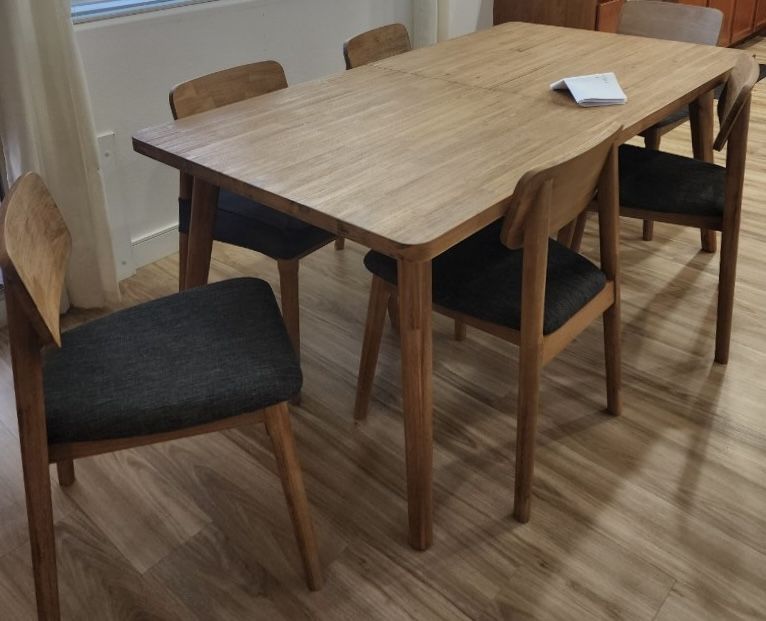 Castlery Seb Extendable Dining Table (74.8"-94.5") Castlery Seb Chair (Dark Graphite - Set of 6)
