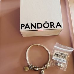 Authentic Pandora silver heart bracelet & 5 charms 💗