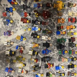 Random Legos, 60+ Minifigs