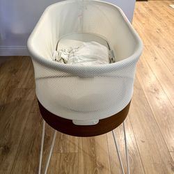 Happiest Baby Snoo Smart Sleeper Bassinet
