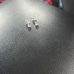 4.0mm 0.30 Carat Mossanite VVS1 Sterling Sliver Studs 