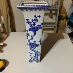Chinese Porcelain Vase