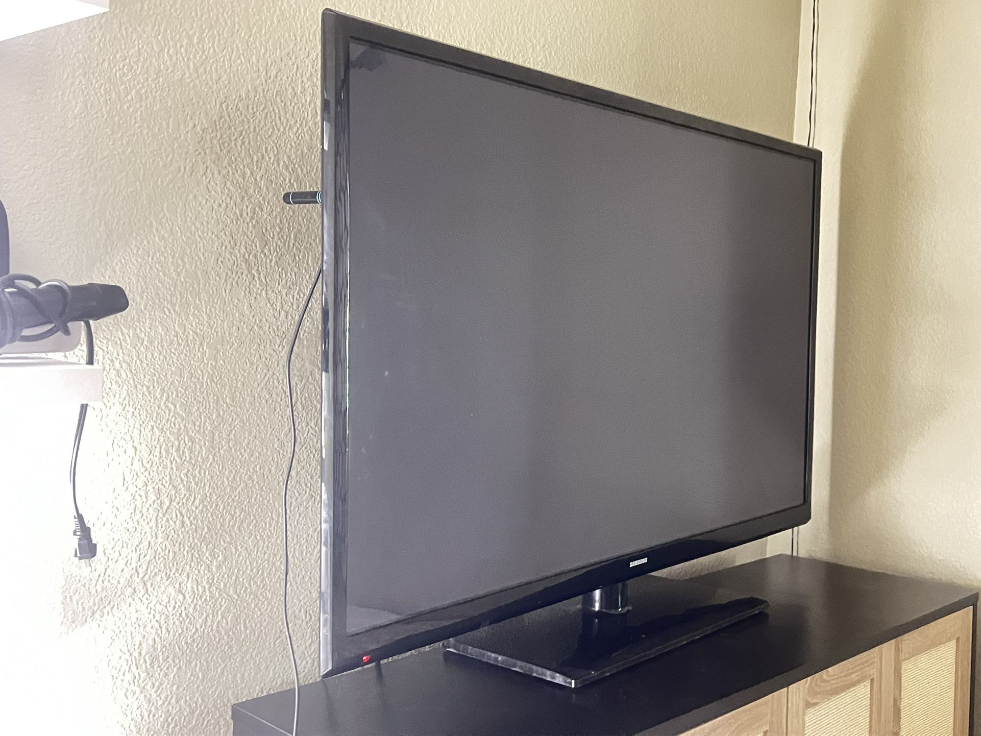 55  Samsung TV , Works. No Longer Need It . $150  No Remove
