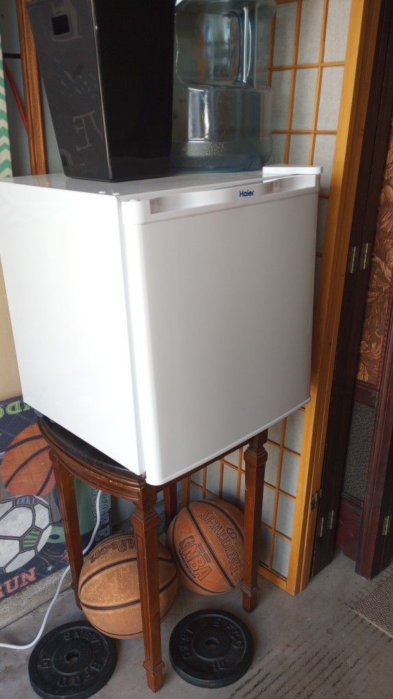 Brand New!!Small Mini Refrigerator Small Freezer With Ice Tray! Must Go! 