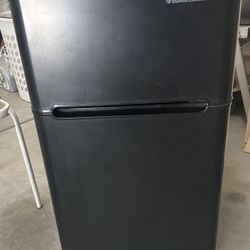 Black And Decker 3.3cf Mini Fridge