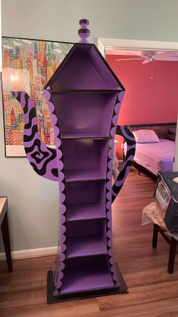 Alice Tea Cup cabinet