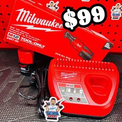 Milwaukee M12 12V  Cordless 3/8 in. Ratchet with (1) 1.5Ah Battery & Charger