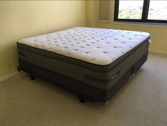 like New King Size Sealy Posturpedic Luxury Mattress