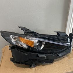 2019-2023 Mazda 3 Right Headlight 