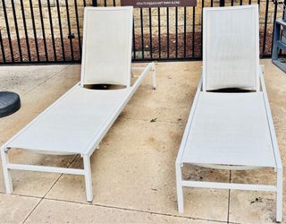 4 good conditions pool chairs