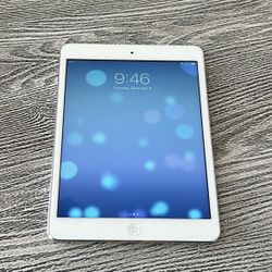 Apple iPad Mini 2 in excellent condition.  $40