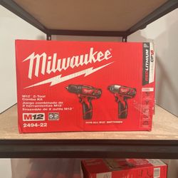 Milwaukee 2494-22  1/4" Hex M12 Drill/Driver Kit + 2-Batteries + Charger New