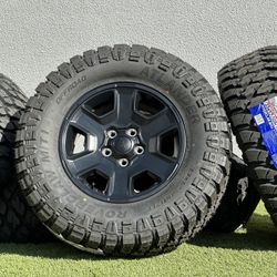 Set of 5 Wheels 17" Jeep Wrangler Rubicon factory Black rims Gladiator 5x127mm 33” Tires M/T Sahara Willys