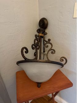 3 light chandelier *** excellent-Condition ****