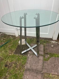 Glass top high table 40” diameter x29” high .5” thick good condition