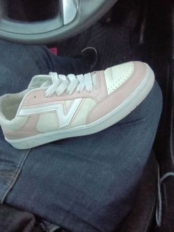 Almost new girl vans 7.50size