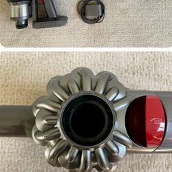dyson V8 vaccum complete with charger and accessories work